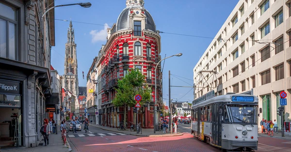 Transforming Taxi Booking in Belgium: Antwerp Tax joins Taxibooker's WhatsApp Revolution